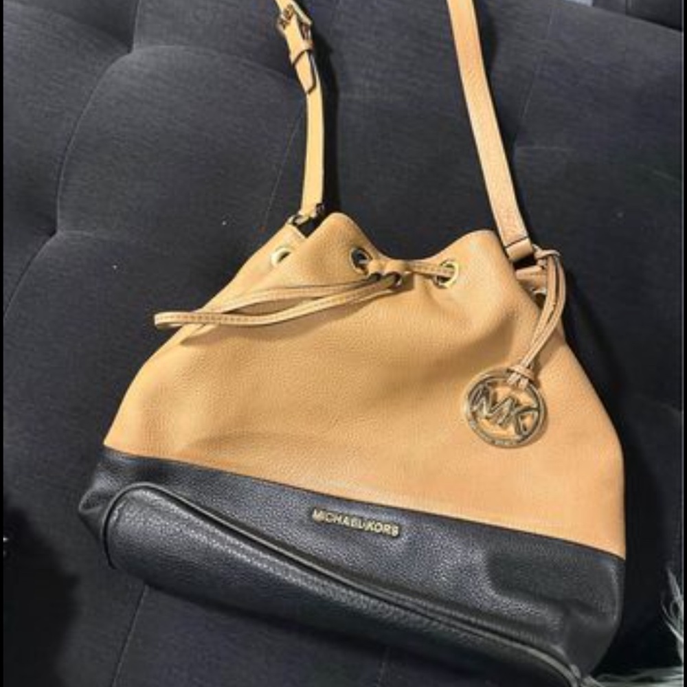 Michael kors bucket bag